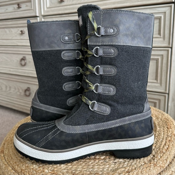 Ugg Women’s Baroness Waterproof Insulated Pack Snow Boot - Picture 5 of 11